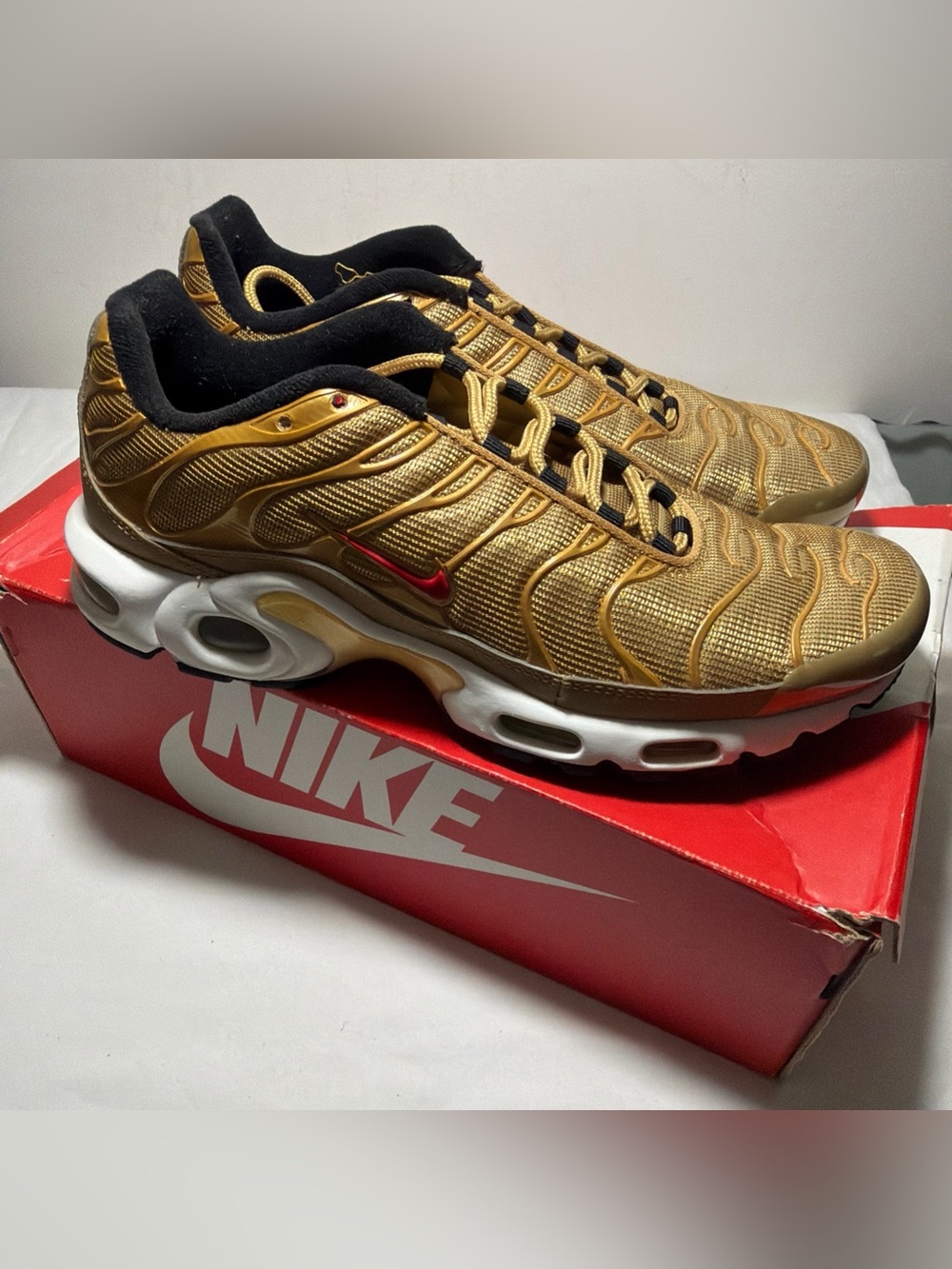Size 8 Nike Air Max Plus QS Metallic Gold